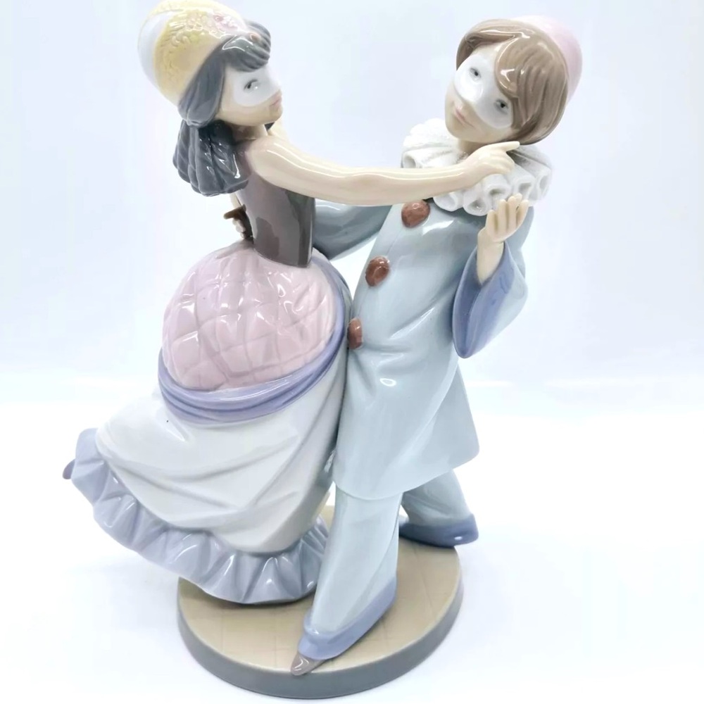 LLADRO FIGURINE -“MASQUERADE BALL", #5452, BOY AND GIRL DANCING